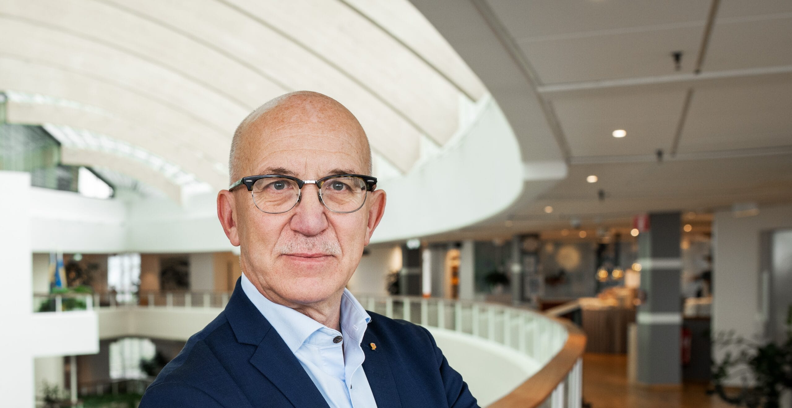 SKR uppmanar regeringen: behåll stödet till lokal demokrati