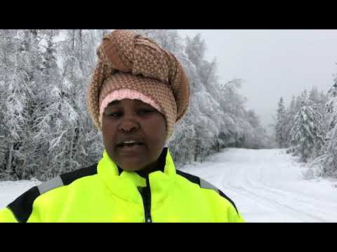 Kvinna i vinterlandskap